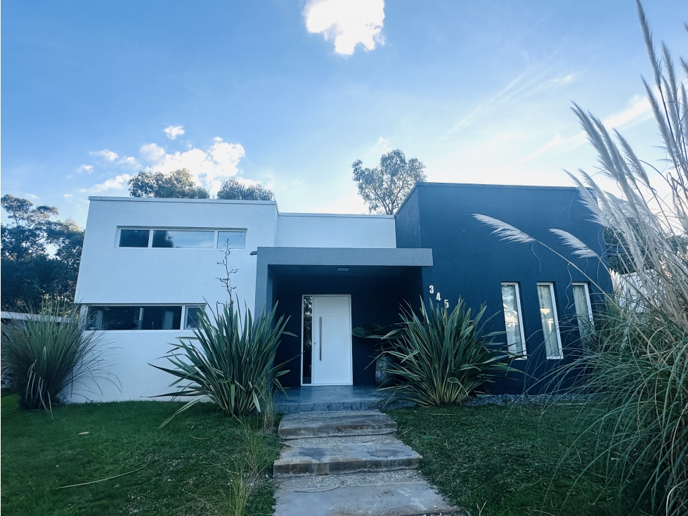 SENDEROS III COSTA ESMERALDA -MODERNA Y FUNCIONAL CASA CON PILETA