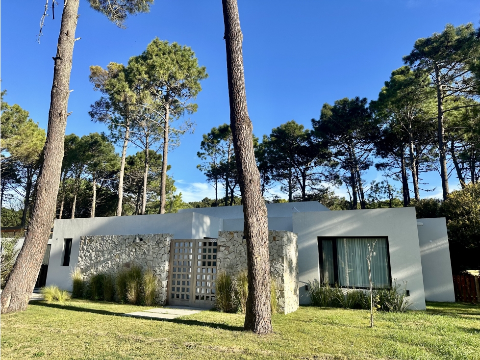 PINAMAR- CASA ISLA DEL GOLF ENERO 2027