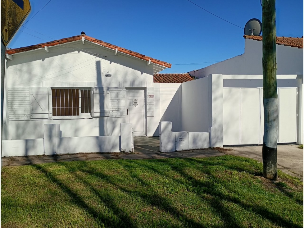 Casa 3 ambientes lote 10 x 13 m. B° Las Avenidas