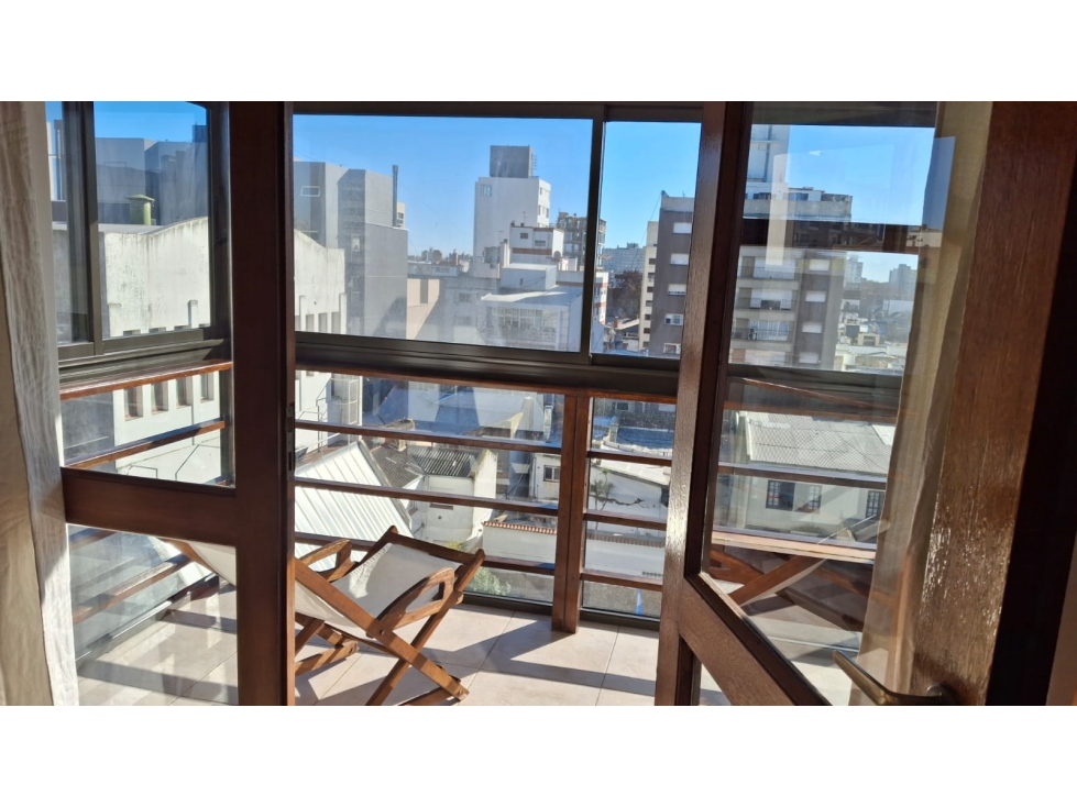 Edificio Categoría frente a Plaza Mitre 3 ambientes Impecable - 4