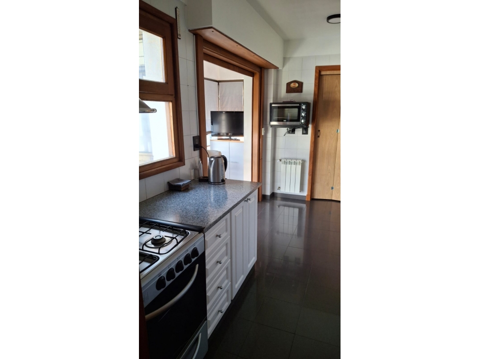 Edificio Categoría frente a Plaza Mitre 3 ambientes Impecable - 5