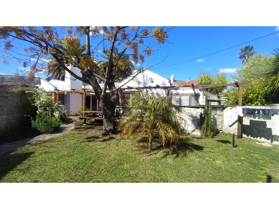 ** Casa PH sobre lote de 315 m2. Parque - Z/ Bestoso e Irala