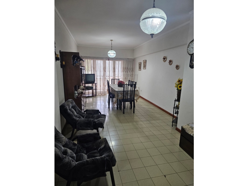 VENTA 2 AMBIENTES AL FRENTE CON BALCÓN SALIENTE Y COCHERA