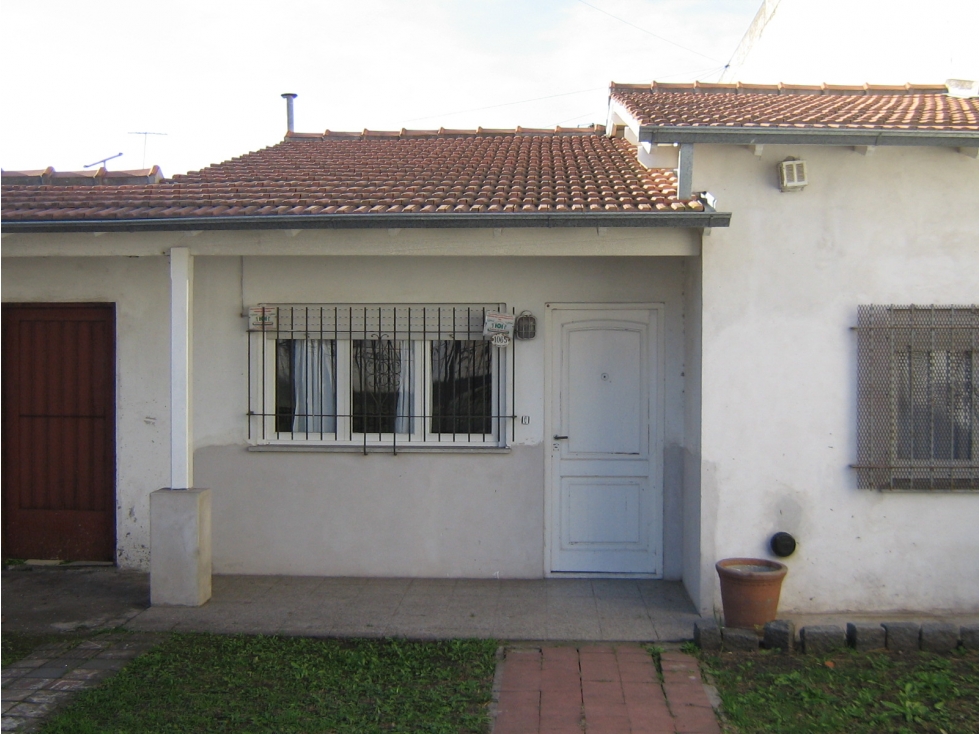 Venta casa con departamento zona San Carlos - 1