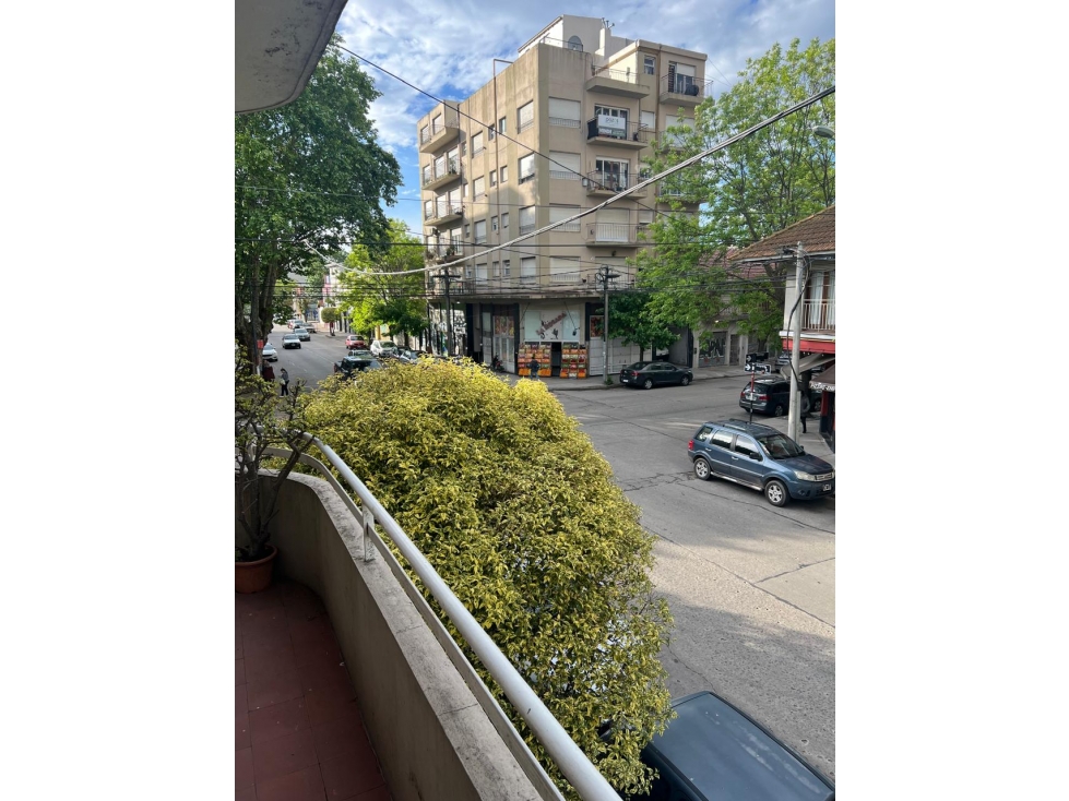 PH en PA 4 ambientes . En PB: consultorio/office opcional cochera