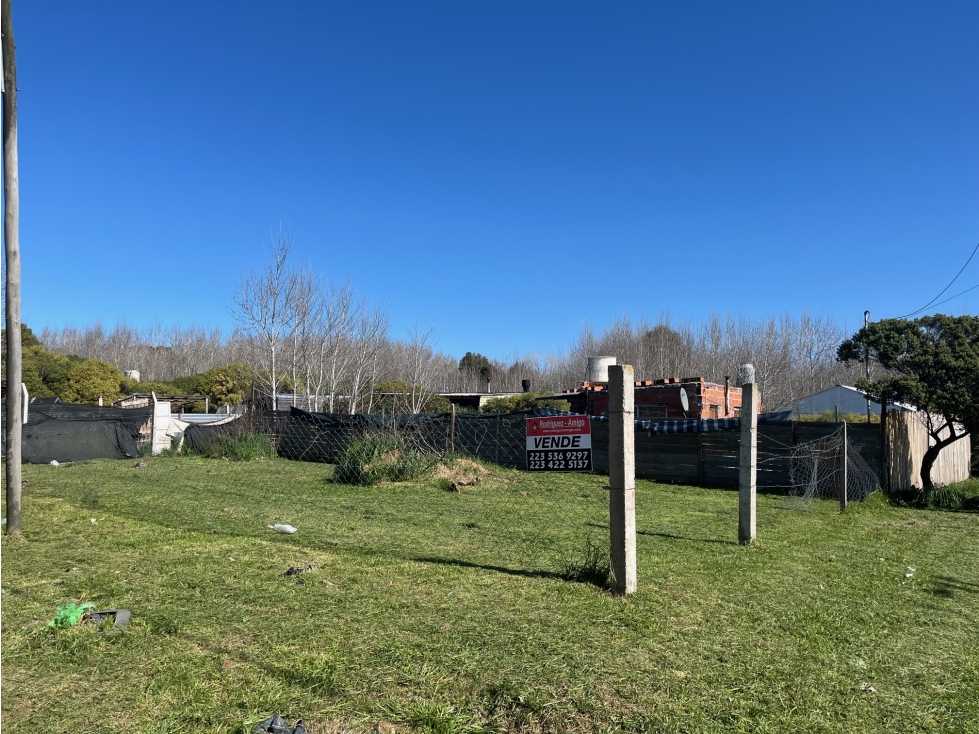 Lote en venta Barrio Félix U Camet