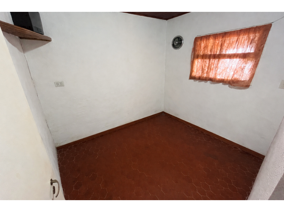Chalet 3 ambientes + Depto 1 ambiente + gran parque - 4