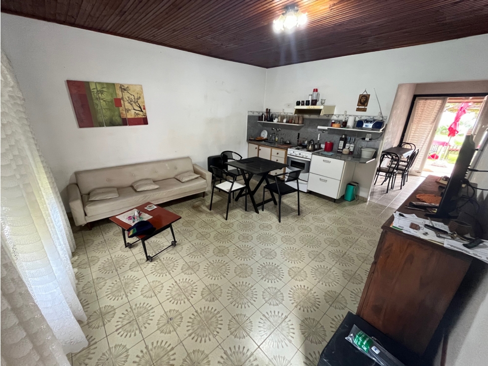 Chalet 3 ambientes + Depto 1 ambiente + gran parque - 2