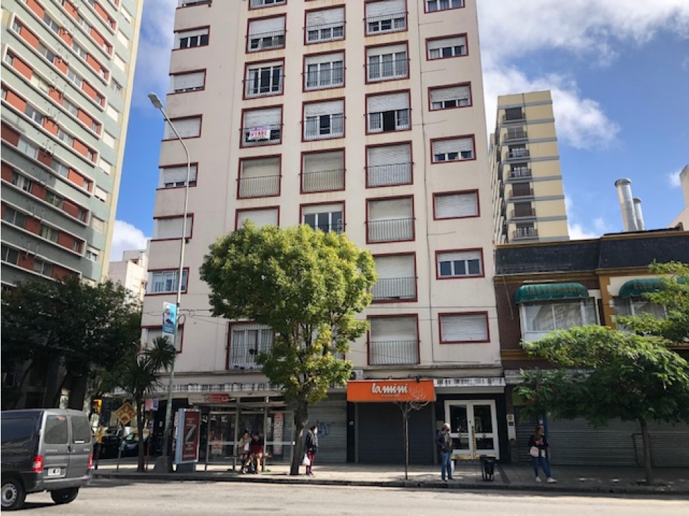 Semi Piso 5 ambientes - Zona CENTRO - en Venta - PERMUTA