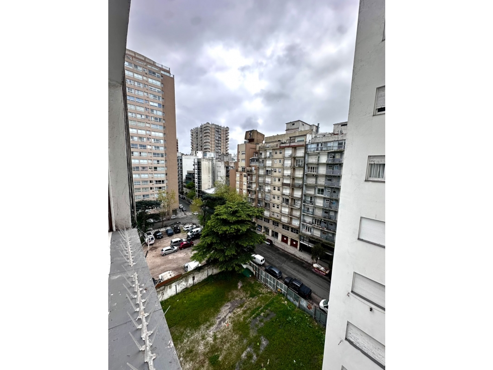 DOS AMBIENTES RECICLADO CON BALCÓN Y COCHERA. — foto 4