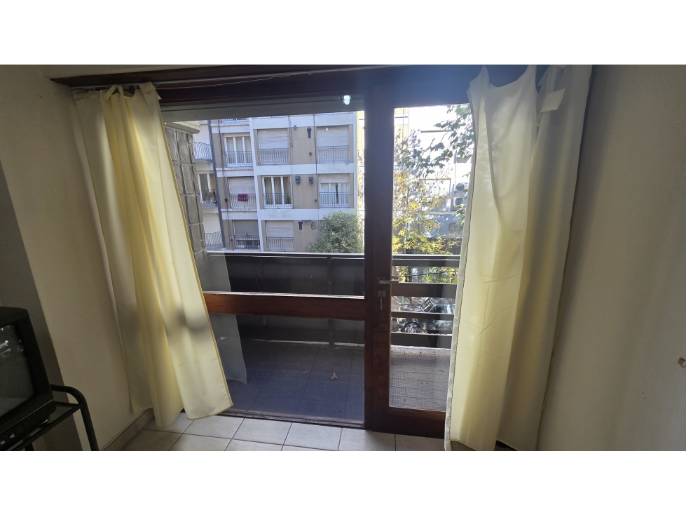 TRES AMBIENTES A LA CALLE CON DOS BALCONES. - 4