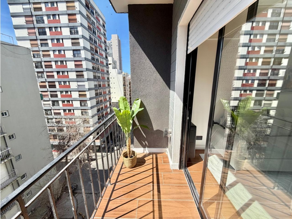 DOS AMBIENTES RECICLADO CON BALCÓN SALIENTE EN VEREDA DE SOL. — foto 5