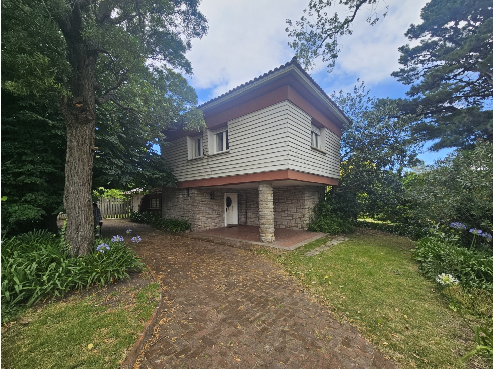 chalet de estilo a la venta barrio Alfar - 1
