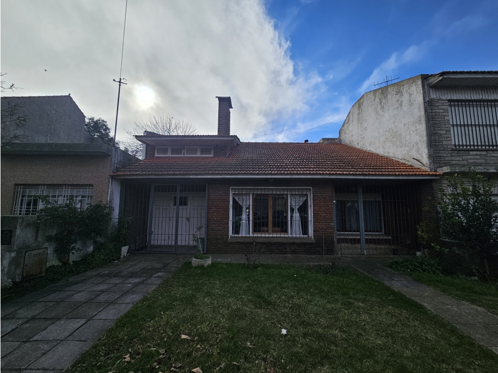 chalet a la venta Punta Mogotes 2 dorm. + quincho y entrepiso