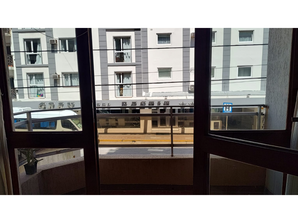 ALQUILER TEMPORARIO A UNA CUADRA DE PLAZA ESPAÑA. AL FRENTE CON BALCÓN — foto 6