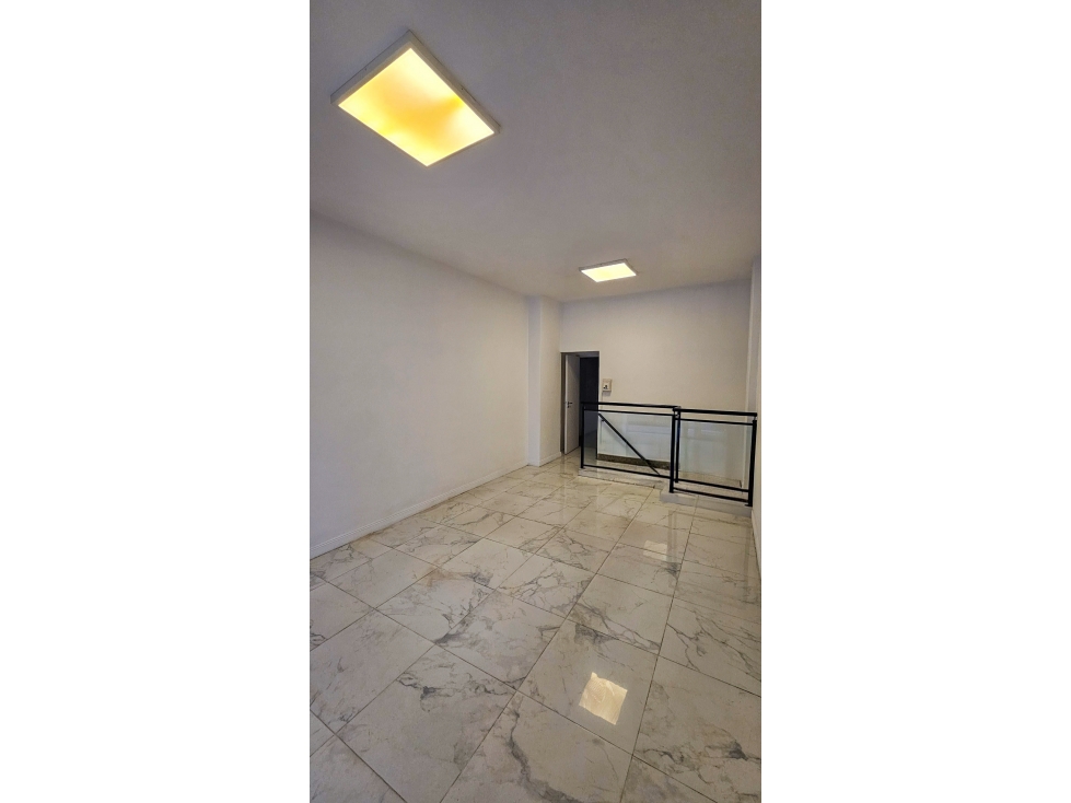Alquiler 24 meses - Local a la calle en importante zona Comercial - 3