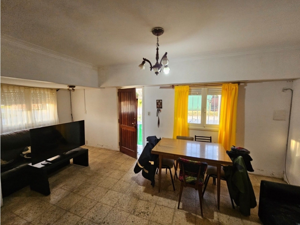 VENTA en block. Casa 3 AMB c/ patio y garaje + depto 2 AMB c/ patio - 6
