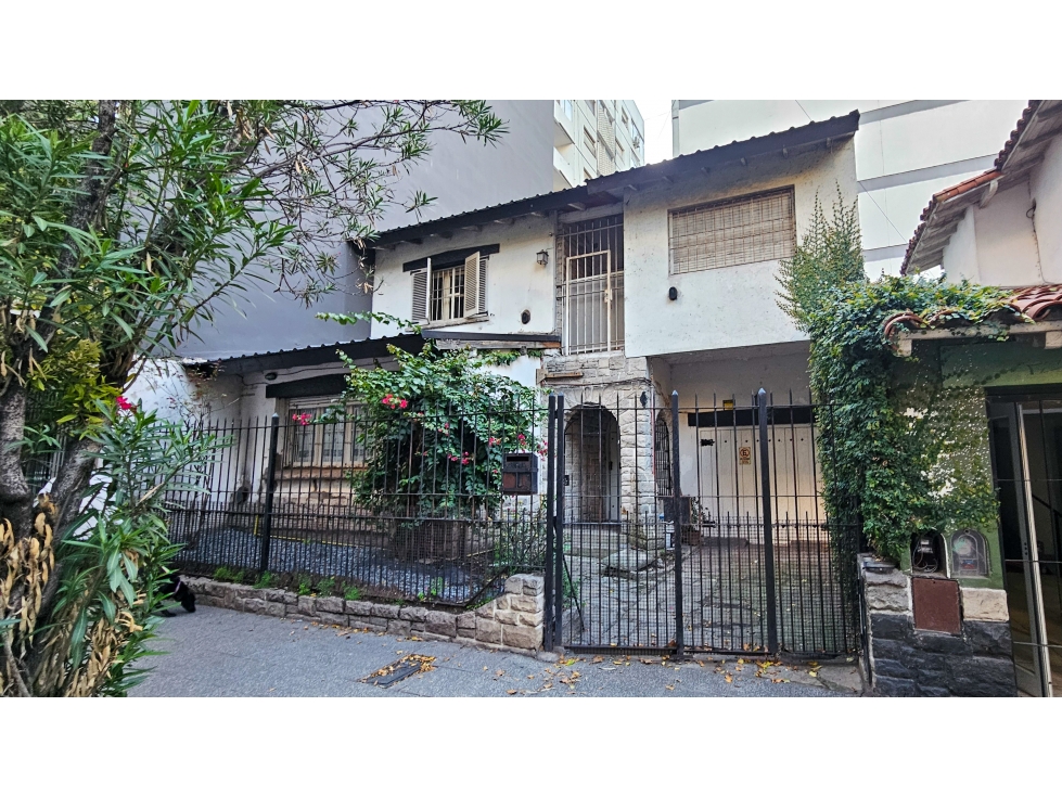 Lote en zona R1. Casa de 6 AMB apto profesional. Inmejorable ubicación
