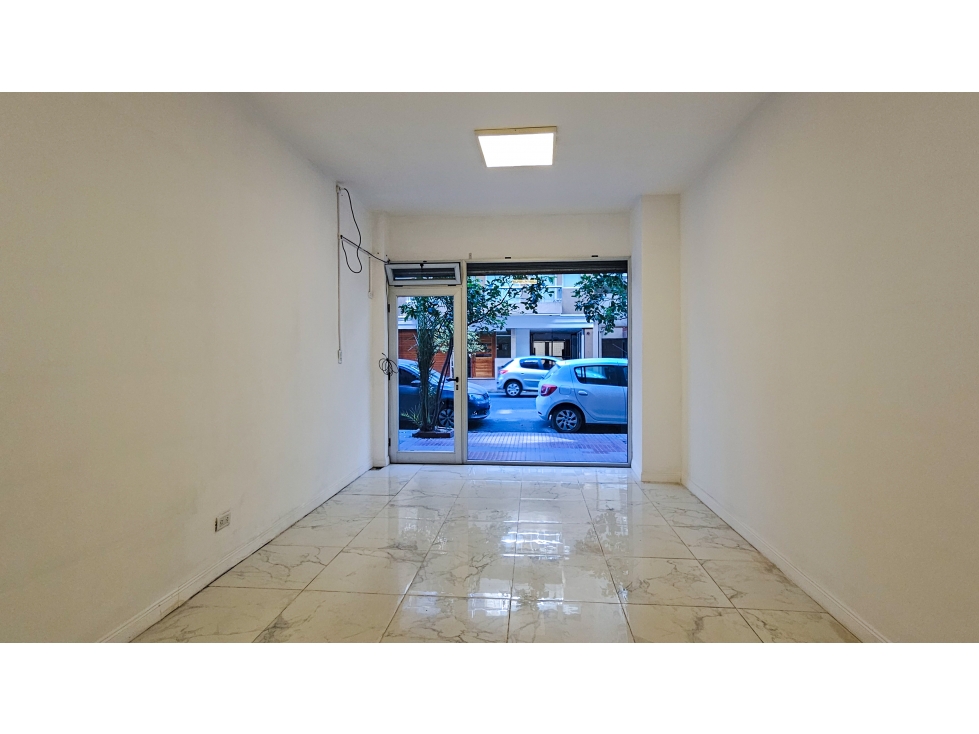 Venta - Local a la calle en importante zona Comercial - 3