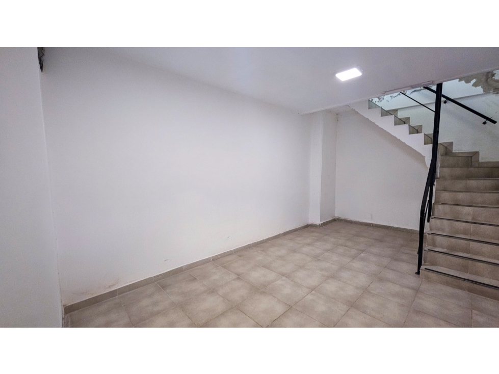 Venta - Local a la calle en importante zona Comercial - 6