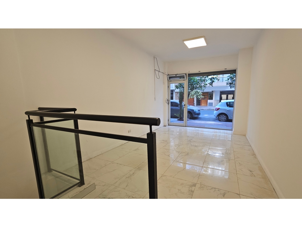 Venta - Local a la calle en importante zona Comercial - 4