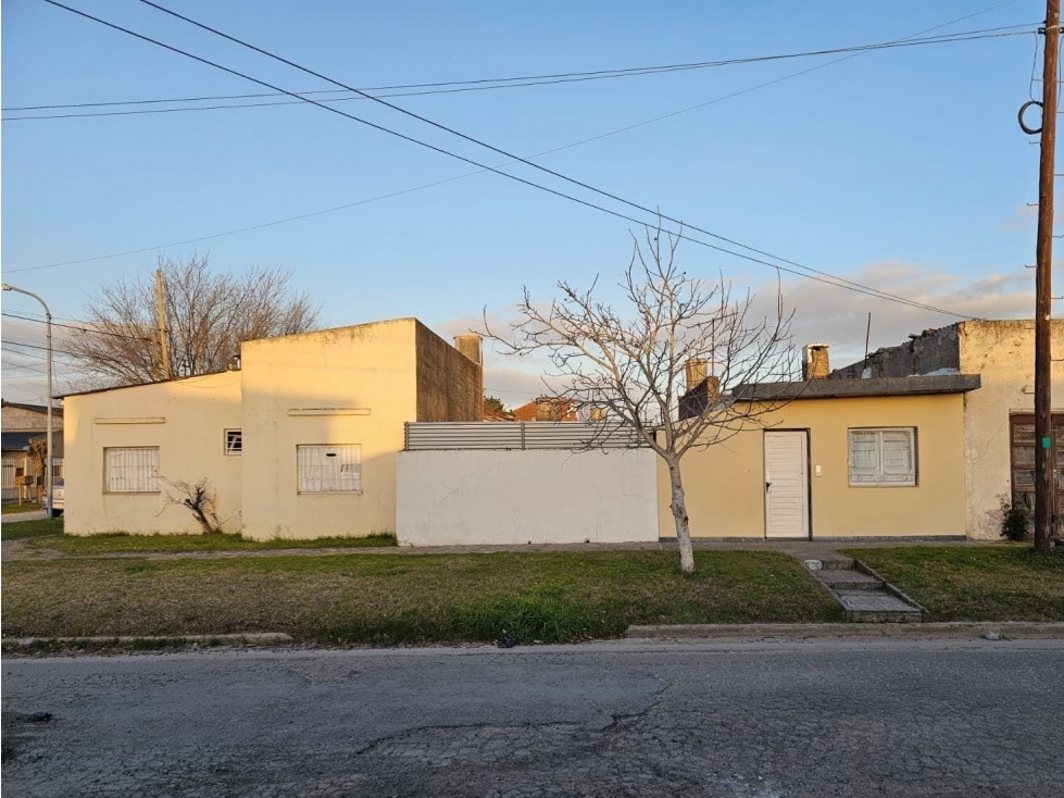 VENTA en block. Casa 3 AMB c/ patio y garaje + depto 2 AMB c/ patio - 5