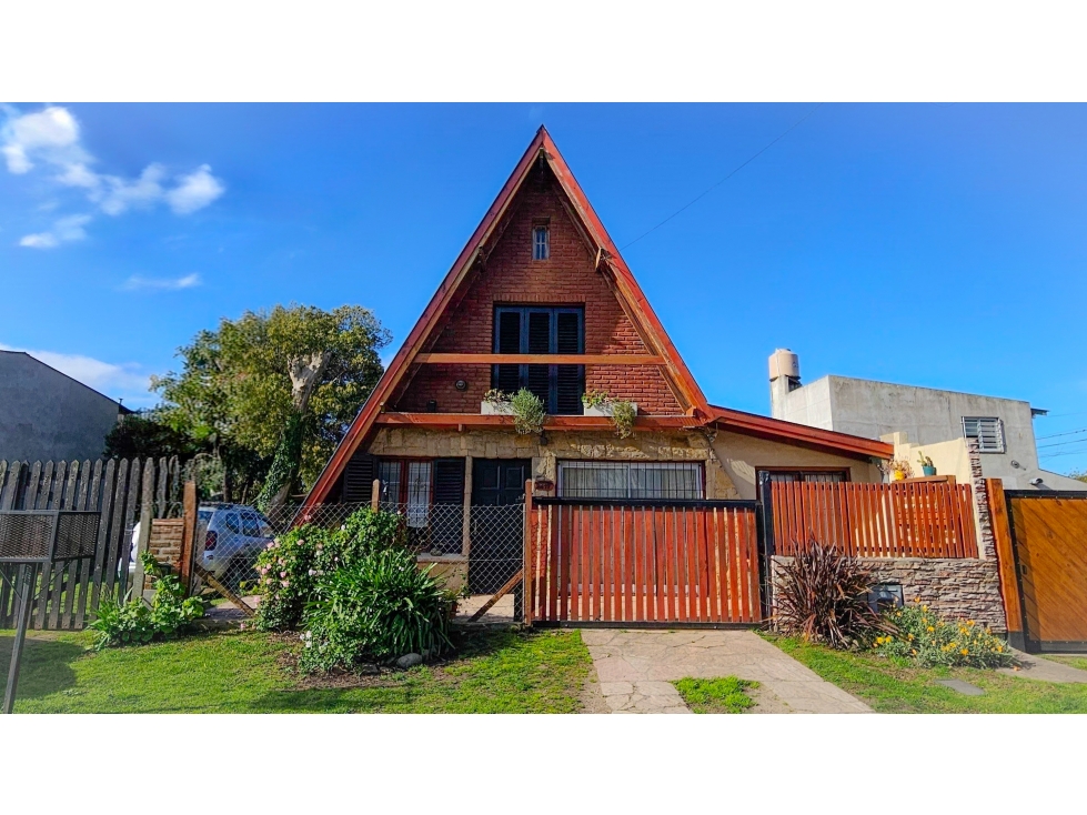 CHALET de 4 AMB c/ QUINCHO y JARDÍN - PUNTA MOGOTES