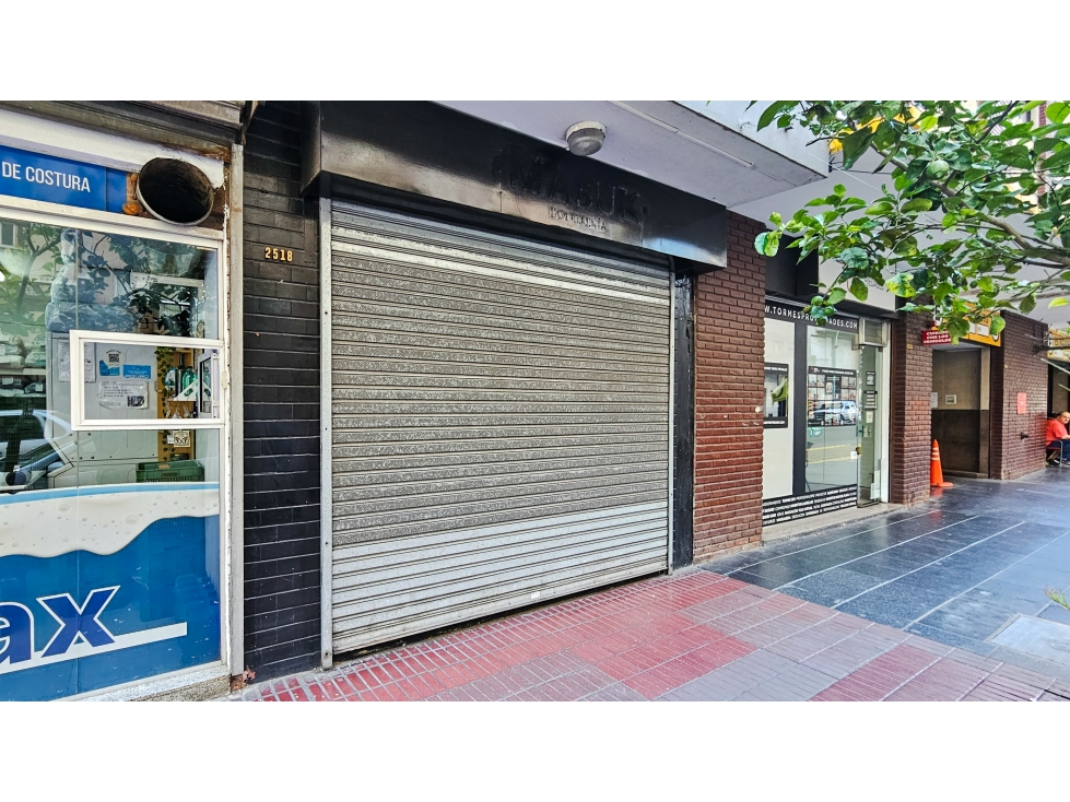 Venta - Local a la calle en importante zona Comercial - 2