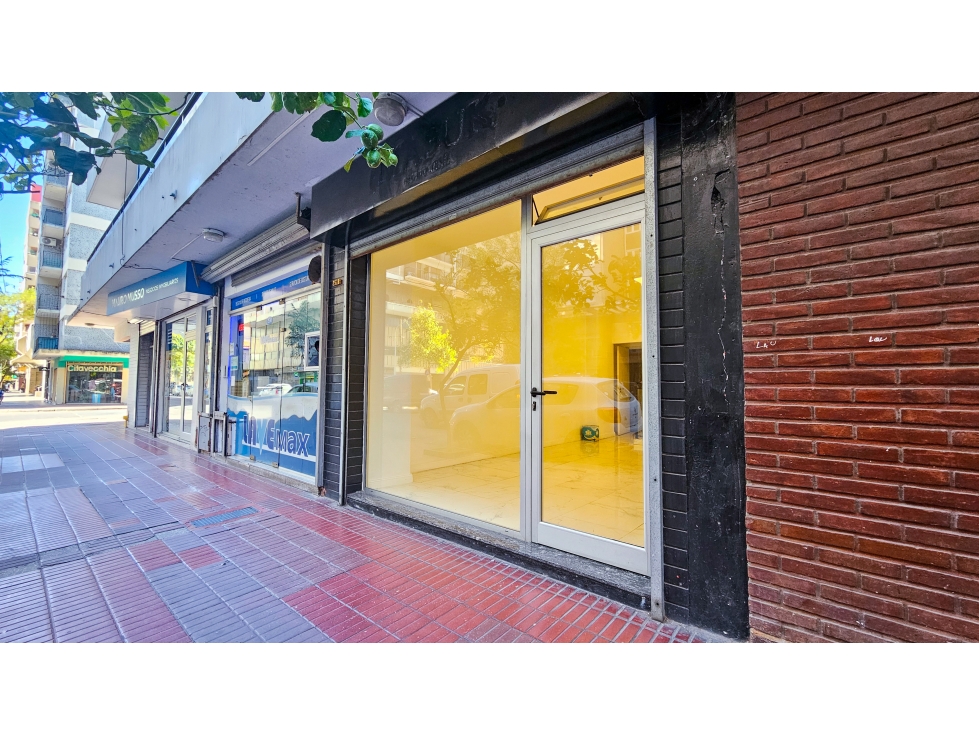Alquiler 24 meses - Local a la calle en importante zona Comercial - 4