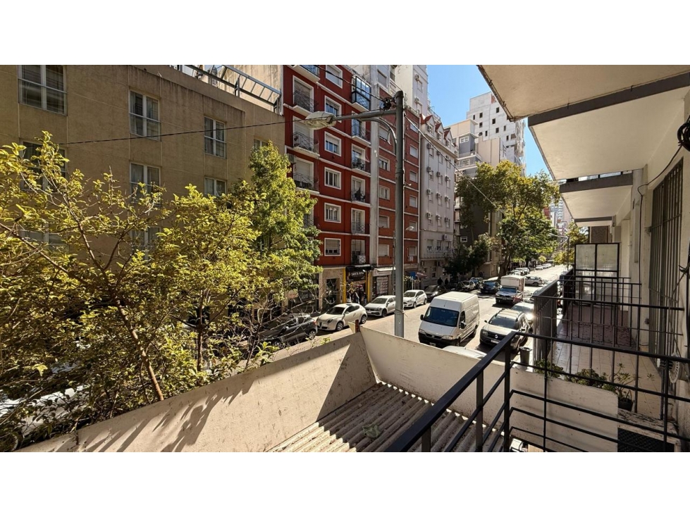 2 AMB con balcón salilente a la calle — foto 2