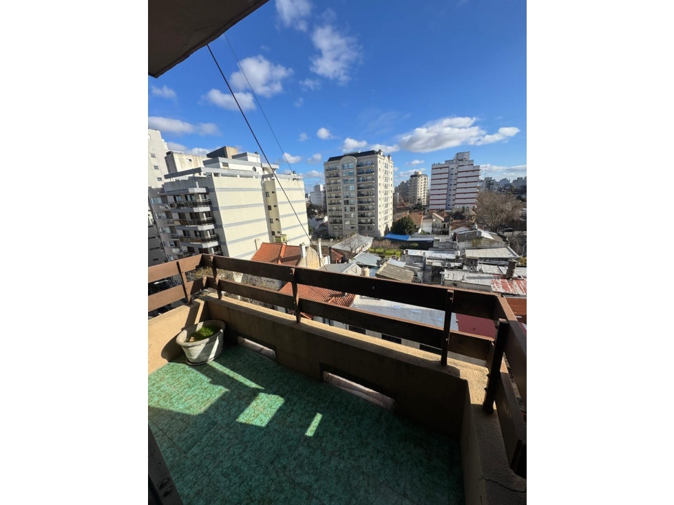 DPTO DE DOS AMBIENTES A LA CALLE CON BALCON - SANTA FE Y ALBERTI