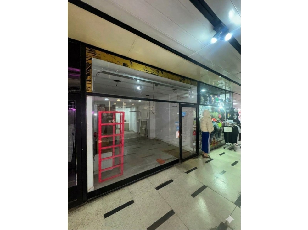 LOCAL EN ALQUILER - GALERIA CRISTAL