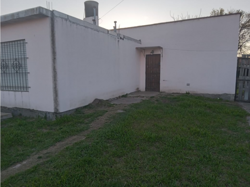 CASA DE TRES AMBIENTES - BARRIO LIBERTAD