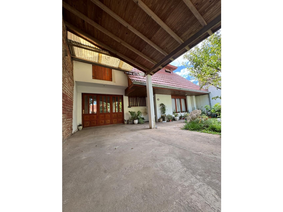 CHALET DE 6 AMBIENTES CON QUINCHO - BARRIO LOS PINARES — foto 3