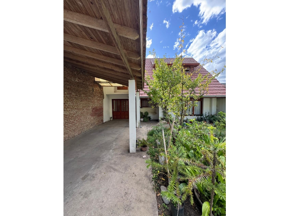 CHALET DE 6 AMBIENTES CON QUINCHO - BARRIO LOS PINARES — foto 2