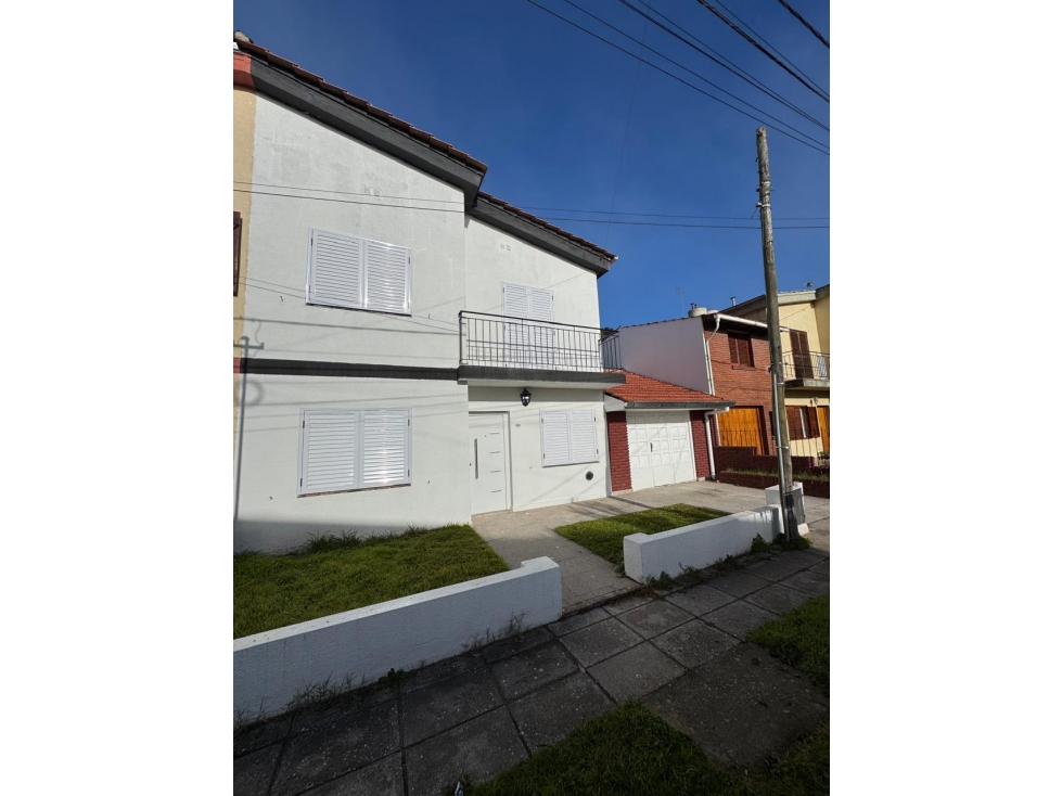 CASA DE 4 AMBIENTES CON GARAGE Y PATIO - CONSTITUCION AL 9200 - 1