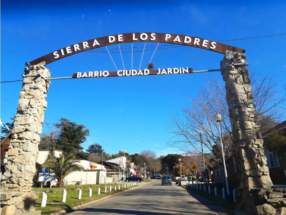 LOTE EN SIERRA DE LOS PADRES.