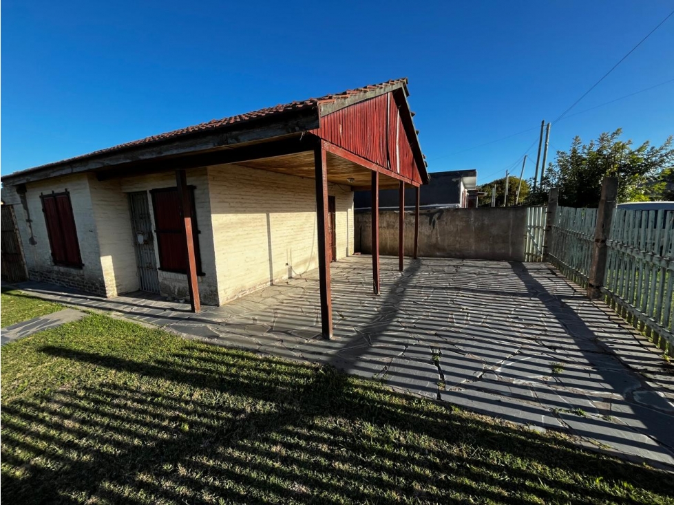 CASA 3 AMBIENTES. CAMET.