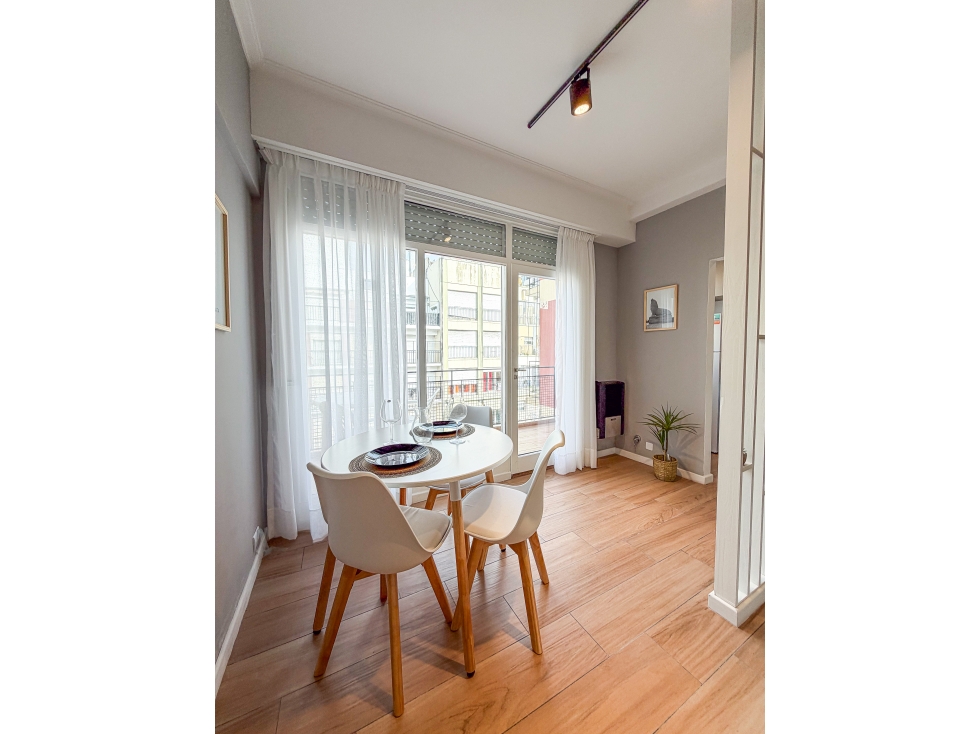1 AMBIENTE CON BALCON TERRAZA. BELGRANO Y CORRIENTES. - 5