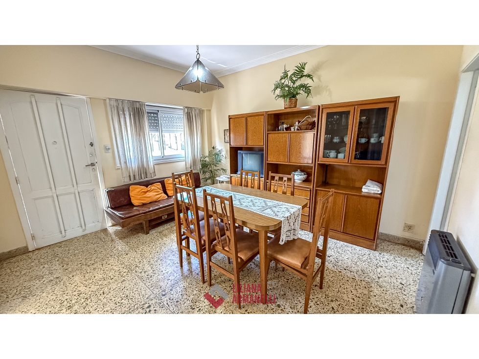 CHALET 4 AMBIENTES + DEPTO 2 AMBIENTES. CONSTITUCION.