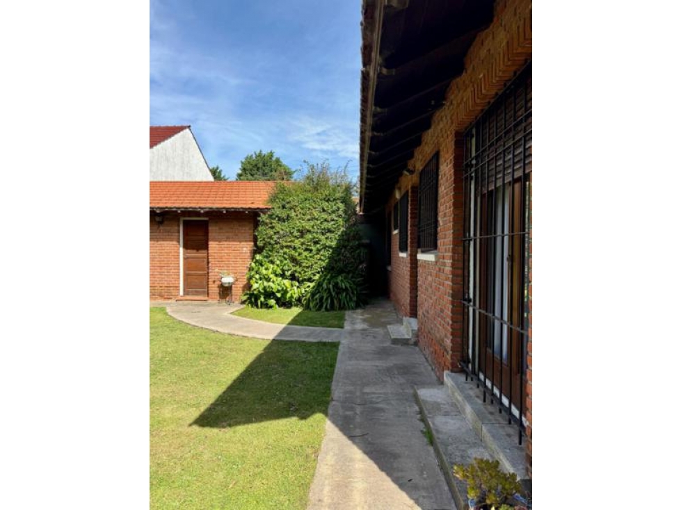 Chalet De Estilo Tres Ambientes Con Dependencia — foto 4