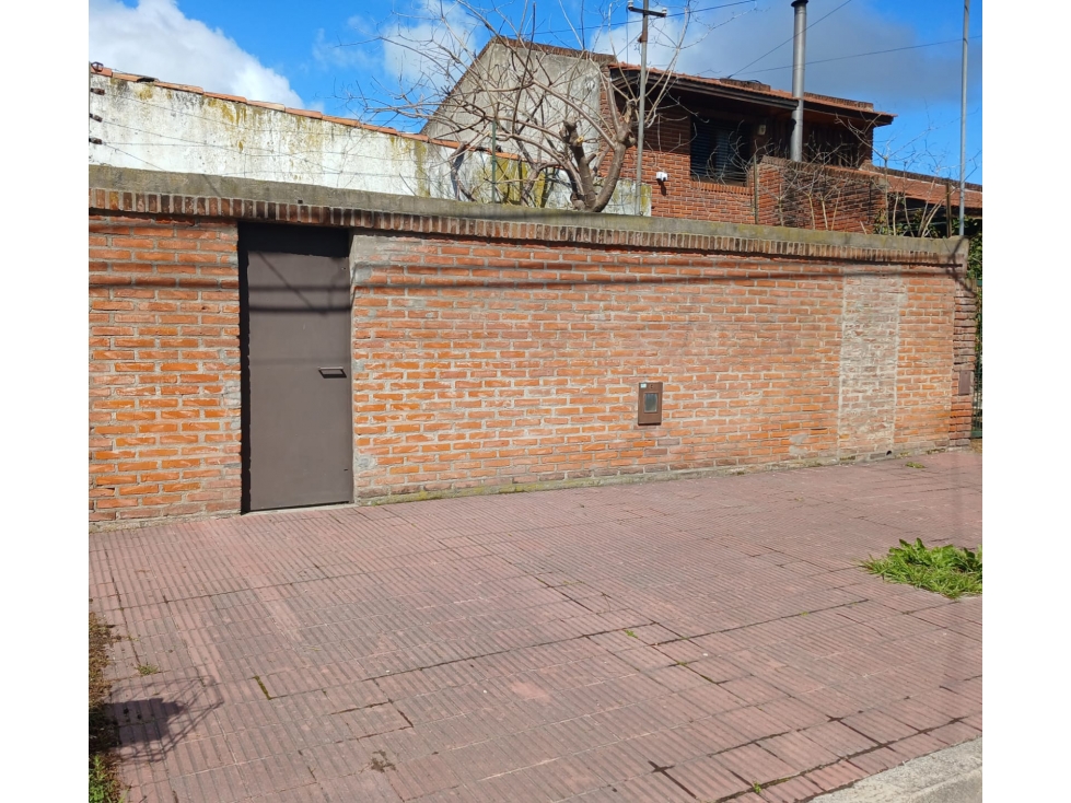 VENTA LOTE DE 8,66x34 CON CASA A RECICLAR O DEMOLER Don Bosco 2.838
