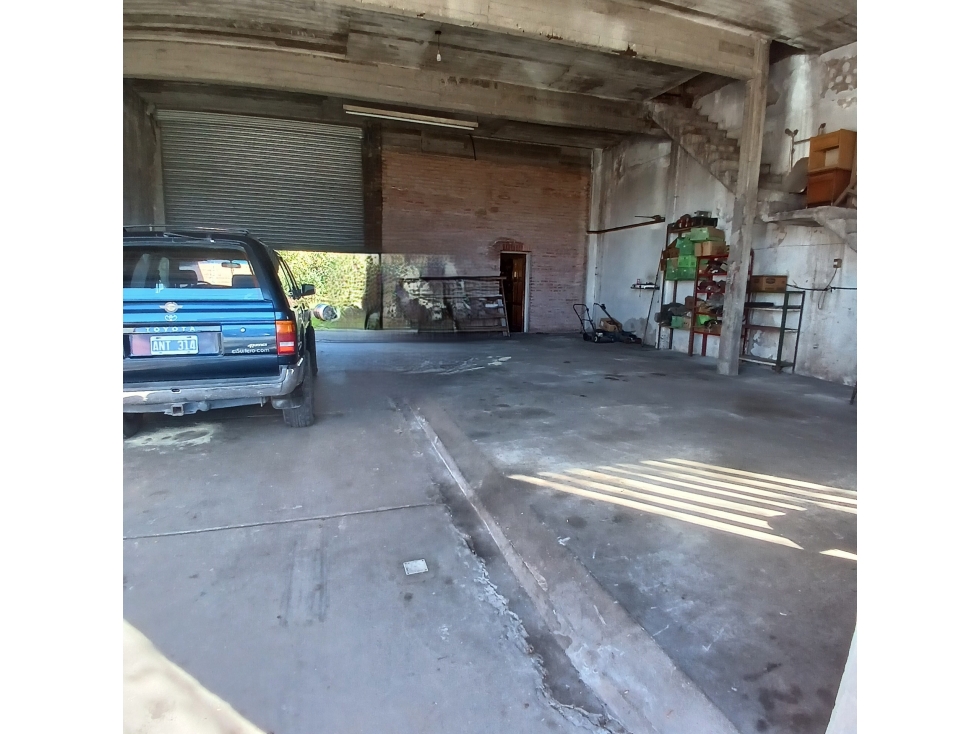 GALPON EN VENTA SOBRE LOTE DE 440 M2 COLON 6450 - 1