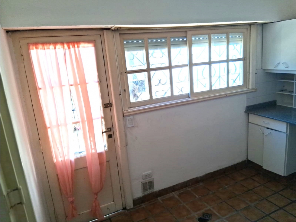ALQUILER CHALET COMERCIAL 4 AMB. CON DEPEND SAN MARTIN ESQ PAMPA — foto 3