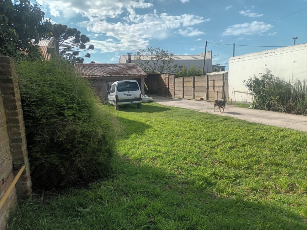 CHALET 3 AMB. CON GRAN PARQUE HEGUILOR AL 1000 LOTE 10X43