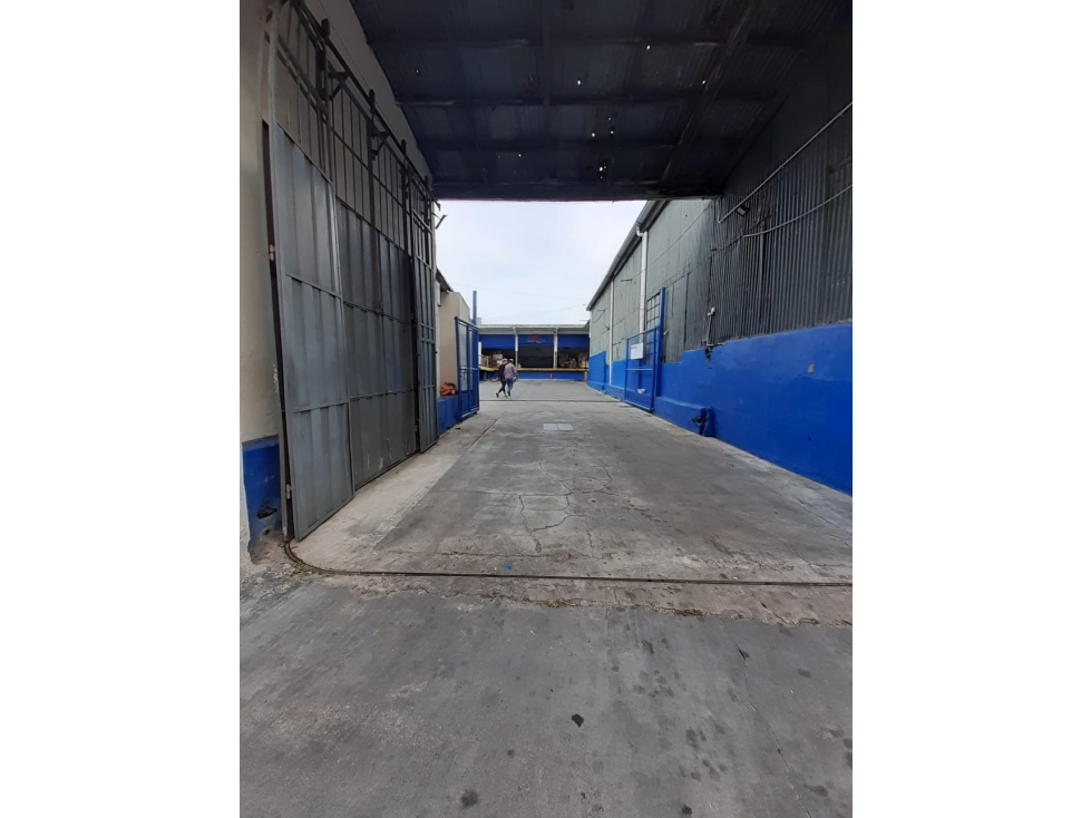 VENTA GALPON 1050 M2 SOBRE TRES LOTES UNIFICADOS - 2