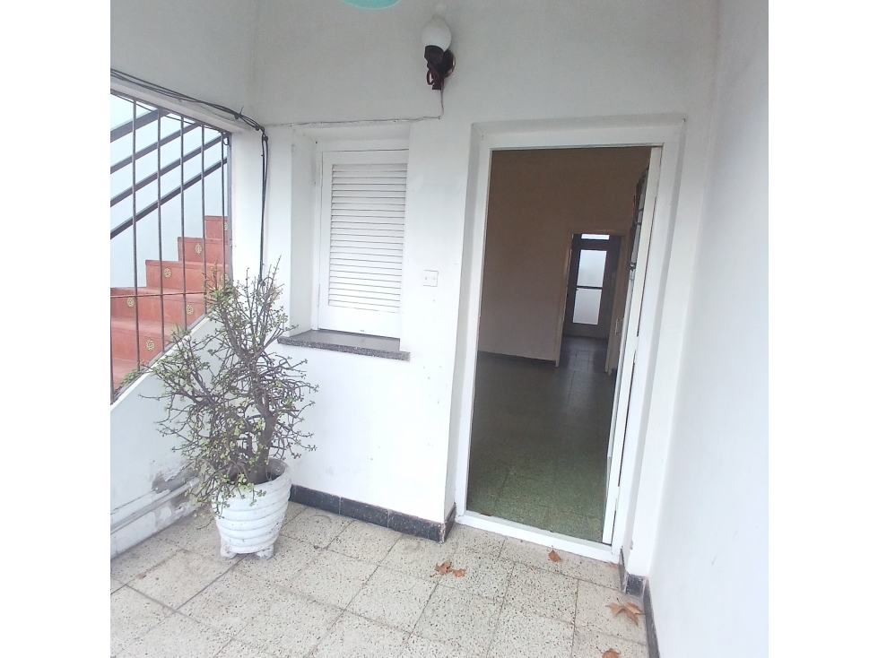 PH 3 AMBINETES PLANTA BAJA AL FRENTE INDEPENDIENTE ZONA COLON AL 4400 — foto 4
