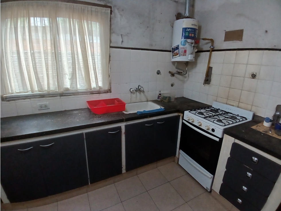 VENTA CASA 3 AMB. ENTRADA P/ VEHICULOS, DEPOSITO O TALLER, PARQUE — foto 5