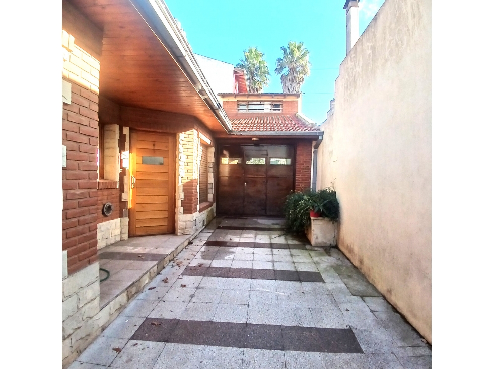 CHALET 3 AMB, GARAGE, TROTADORA, PATIO FRANCIA 1827 DON BOSCO — foto 2