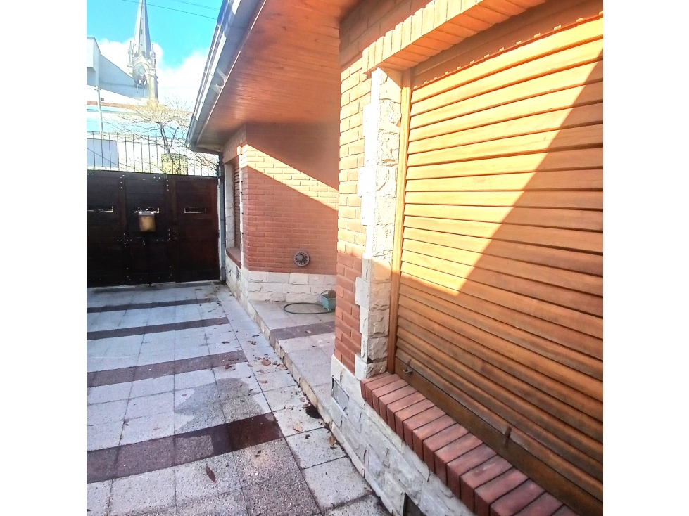 CHALET 3 AMB, GARAGE, TROTADORA, PATIO FRANCIA 1827 DON BOSCO — foto 4